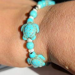 Beaded Bracelet Turquoise & White Turtle Charm Nature Beach Theme Handmade
