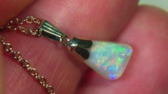 2.4c COOBER PEDY OPAL NECKLACE 9k YELLOW GOLD PENDANT HT OCA19308