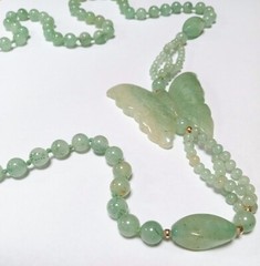 LONG JADE BEADED HAND-KNOTTED BUTTERFLY NECKLACE VINTAGE 34″