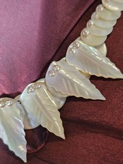 VTG JAPAN MOTHER OF PEARL TEARDROP Carved LEAF NECKLACE 18″