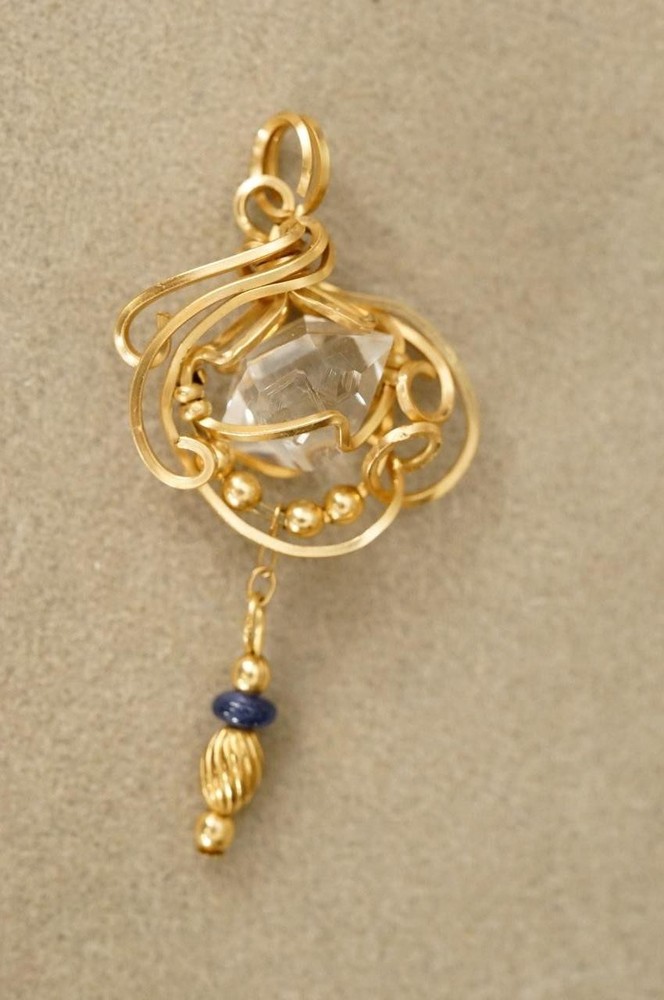 Fine Estate Jewelry 12KT Gold Filled Wire Wrapped CRYSTAL Glass Beaded Pendant