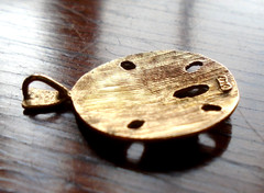 Vintage SAND DOLLAR 14 KARAT YELLOW GOLD PENDANT