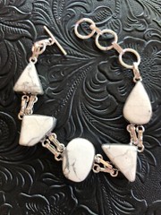 White Buffalo Turquoise Howlite Pendant Bracelet fits wrist 6”-7″