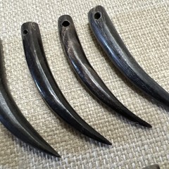 16 Vtg Handmade Curved Water Buffalo Horn Talons Tusk Pendants Jewelry Making