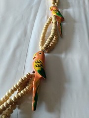 Vtg Hand Painted Wooden Parrot Necklace 7 Parrots, 28 in. Long.