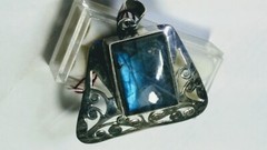 LIVELY NATURAL LABRADORITE IN STERLING SILVER DESIGNER FLORAL EMBOSSED PENDANT!