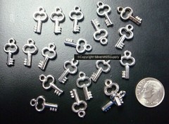 20 KEY charms earrings pendants bracelet charms silver color acrylic 17mm CFP154