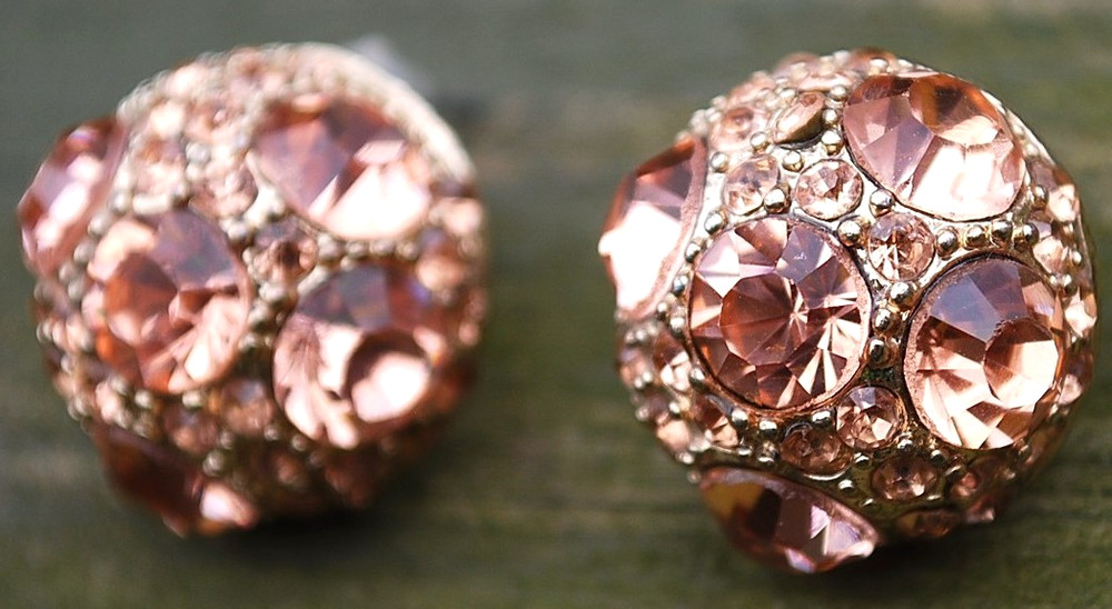 Vtg MCM Gold Tone FACETED PEACH RHINESTONE Domed Post Earrings PRONG SET 1950s
