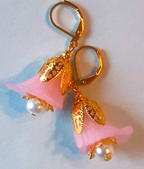 PINK TRUMPET FLOWER Filigree & Glass Pearl ACRYLIC earring GP LEVER BACK 722