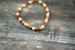 Olive wooden necklace – white pearls