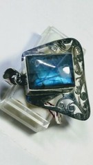 LIVELY NATURAL LABRADORITE IN STERLING SILVER DESIGNER FLORAL EMBOSSED PENDANT!