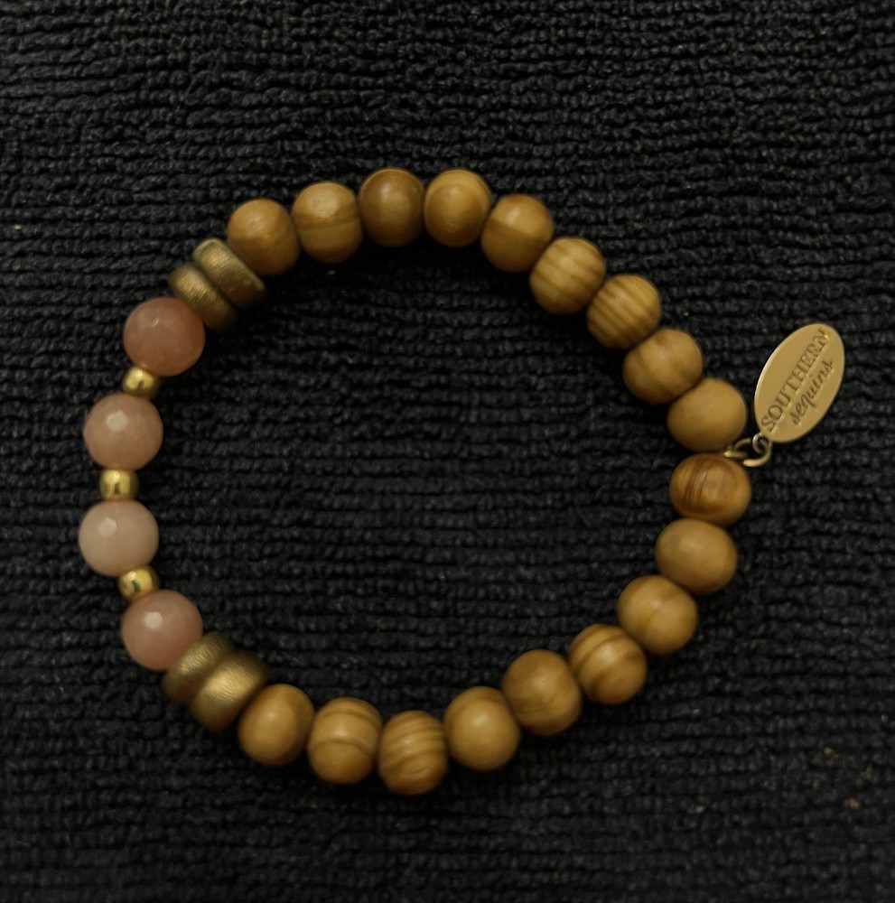 Southern Sequins wooden beaded bracelet, 6.5 Inches, New without tags