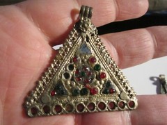 LOT OF 8 ARTISAN HANDCRAFTED PENDANTS VARIOUS DESIGNS ENAMEL & STONE – BBA-33E