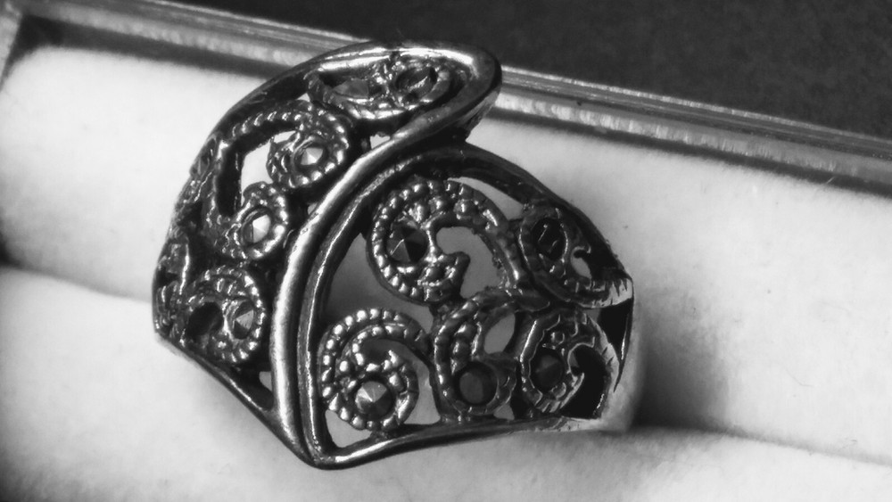 FETCHING STERLING SILVER.925 MARCASITE FINGER WRAP RING SIZE 5.75-6.0, AND 8.75!
