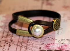Chocolate Brown Leather/5mm/Pearl Double Strand Closure/Celtic Slider (brac11)