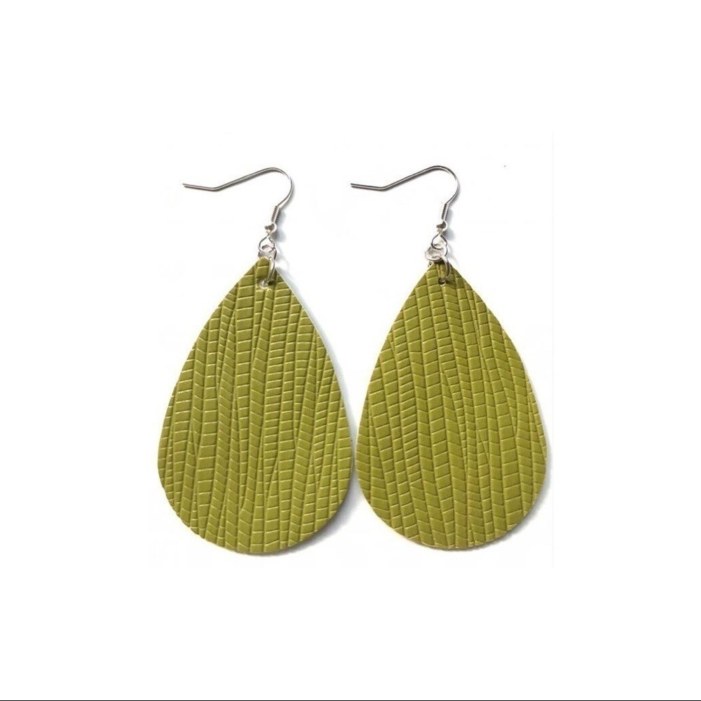🫒 Olive Green Textured Faux Leather Teardrop Earrings – Lightweight & Modern 🫒