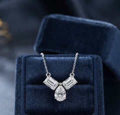 Lovely 6.00 Ct Certified White Diamond Pendant, Tariffs FREE & matching Studs.