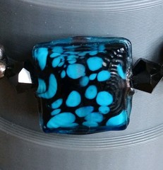 Handmade artisan beaded bracelet Blue Hues Art Glass. 6.75 Toggle Clasp
