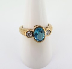 .Sparkling Faceted Topaz & CZ Trilogy 9ct Yellow Gold Dress Ring Size O1/2 3.7g