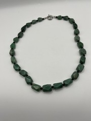 Green Aventurine Rough Faceted Chunk Bead Necklace Lobster Clasp 20″, Inclusions