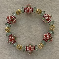 Handmade Christmas Red, Green & Gold Floral LampWork Glass Beaded Bracelet