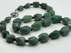 Green Aventurine Rough Faceted Chunk Bead Necklace Lobster Clasp 20″, Inclusions