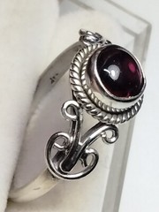 GARNET CAB IN TRENDY FILIGREE & HALO SET STL. SILVER.925 RING SIZE 8.25-8.5