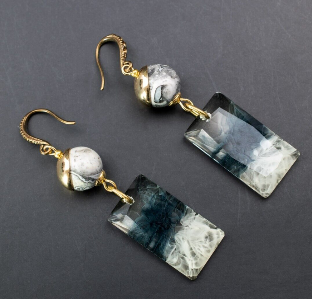 Stylish Medium-Sized Clear Acrylic Earrings: Black and White Ink Resin Design