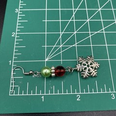 Handmade Earrings Christmas Holiday Snowflake Silvertone 2.5″ Total s-blkb-b4