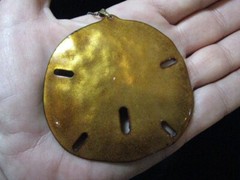 VINTAGE & MODERN LARGE 2-3″ ENAMEL OVER COPPER SAND DOLLAR NECKLACE PENDANT N2