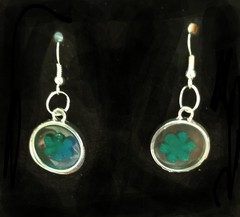Small round botanicals resin earrings with green flowers