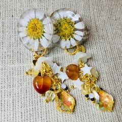 Handmade Jewelry Set with Real Daisy Flowers in Resin | Earrings and bracelet