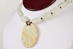20″ Natural Light Green Serpentine Carved Floral Pendant Beaded Necklace