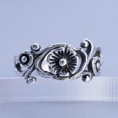 Size 3.5, vintage southwestern Sterling 925 silver ring, cluster flower band