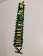 Handcrafted United States Green Art Glass Wide Bead Toggle Clasp 8.25″ Bracelet