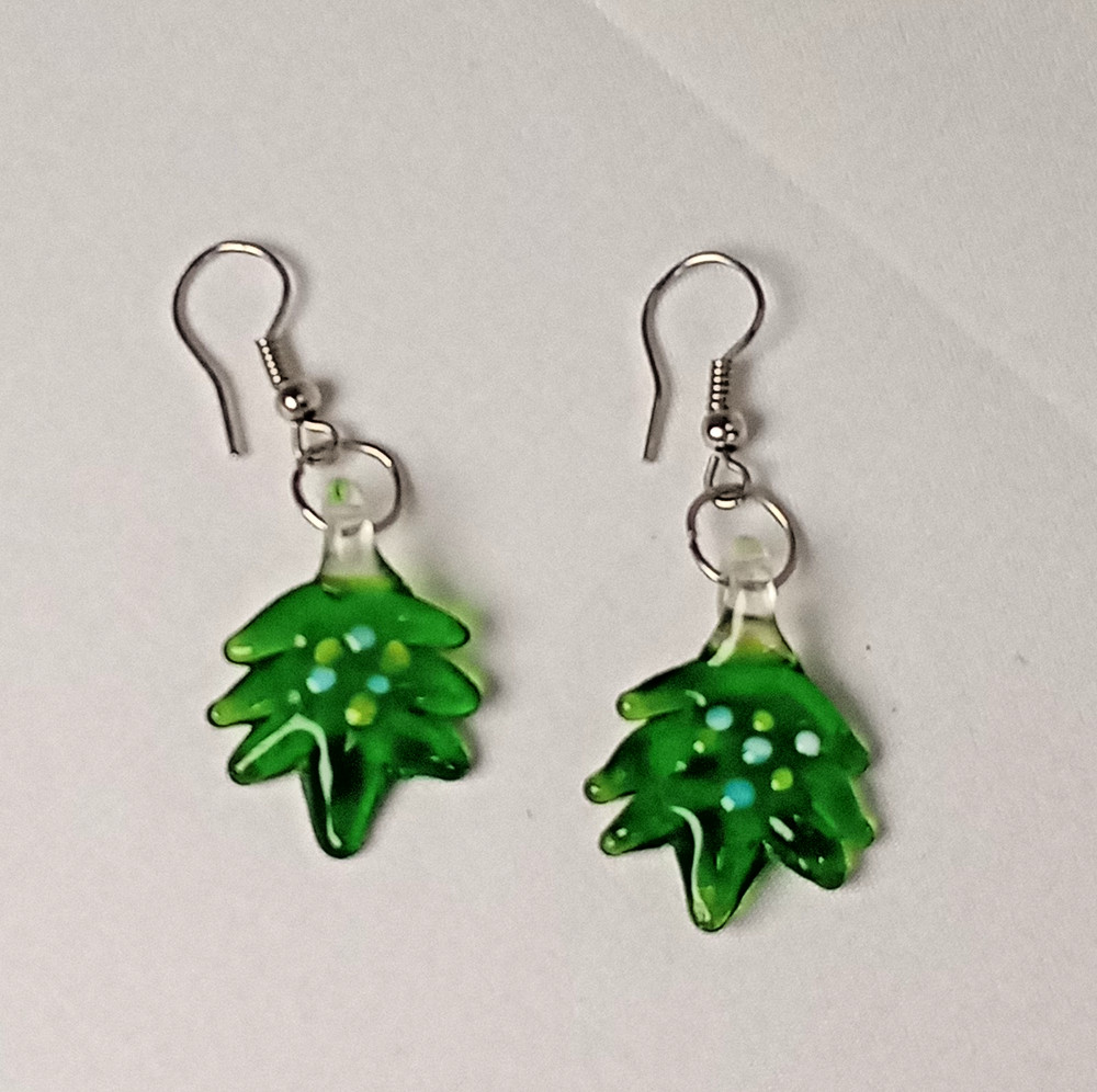 Handmade Lampwork Glass Christmas Tree Dangle Earrings Green Holiday 1″