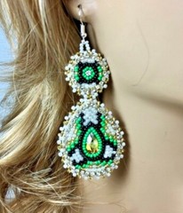 NATIVE STYLE HANDCRAFTED ETHNIC WHITE GREEN HOOK DROP/DANGLE EARRINGS USA E58/39