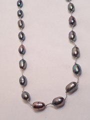 NWT Peyote Bird Iridescent Silver/Gray Freshwater Pearls Yarn Necklace 16.5″