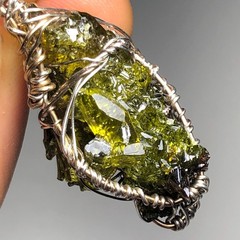 Green Zincite Crystal Pendant (z2496)