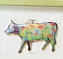Vintage Westland CowParade 2002 TieTac/Pin & GP & Floral Yard Design 1 1/2″L