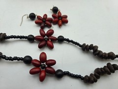New Artisan Handmade Wooden Seeds Bead Flower Necklace Earrings Set