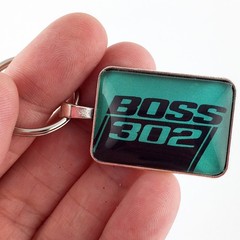 Vintage Ford Mustang BOSS 302 Teal Fender Decal 1″ x 1.25 in Diameter Keychain