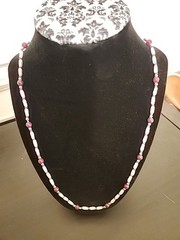 Vintage freshwater narrow long Rice Pearl w/3.5mm nature garnet bead 24″necklace