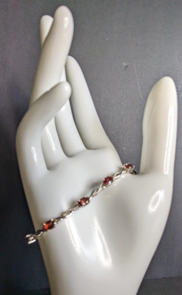 Infinity Twist Oval Garnet 7.25 in Magnetic «Thistle» clasp Bracelet 26.2.21-6