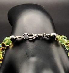 Uranium Czech swirled and green glass bead 10″ stretch bracelet. Great Glow!