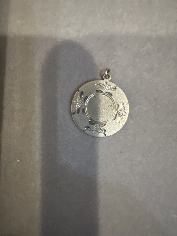 Sterling LOCKET PENDANT SILVER VINTAGE CHARM Costume Jewelry ￼ 1509