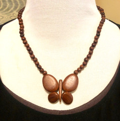 VTG Hand Crafted Wood BUTTERFLY BEAD NECKLACE ~ 18″ MOD Retro 1970s Red Brown