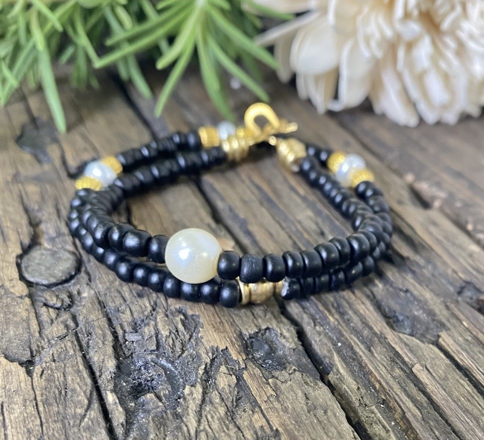 2 Piece, Pearl Bracelet Set, Matte Black & White with Gold Closure