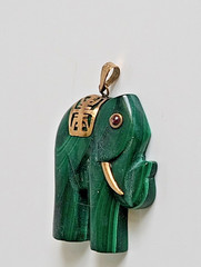 Vintage 14k Yellow Gold Natural Carved Malachite Lucky Elephant Pendant 12gr.