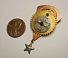 Signed Melissa Manley Daniels 1977 Metal Gears Spinner Brooch – Lie Detector